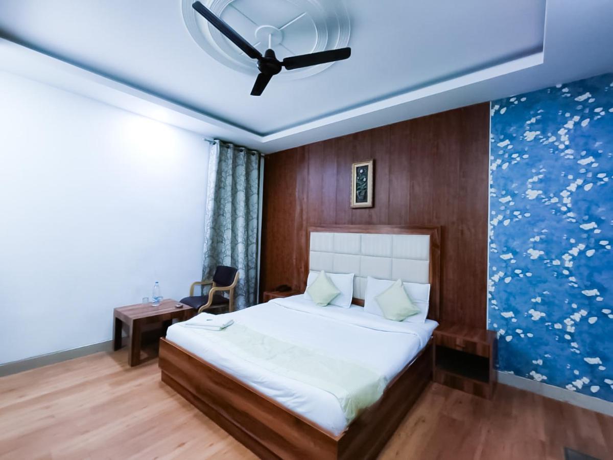 Roomshala 025 Rts Mahipalpur - Aerocity New Delhi