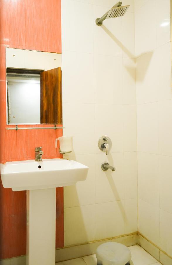 Roomshala 025 Rts Mahipalpur - Aerocity 3*
