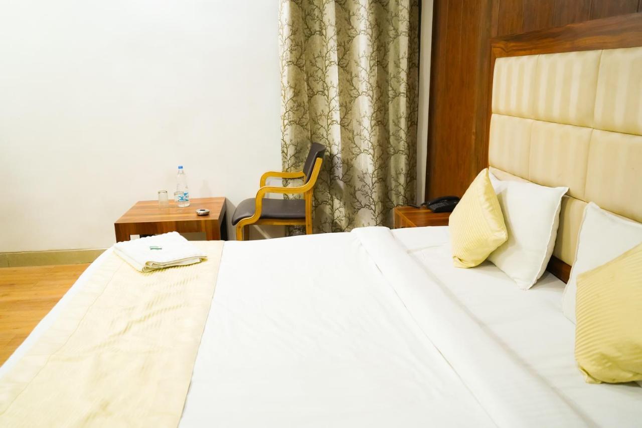 Roomshala 025 Rts Mahipalpur - Aerocity New Delhi