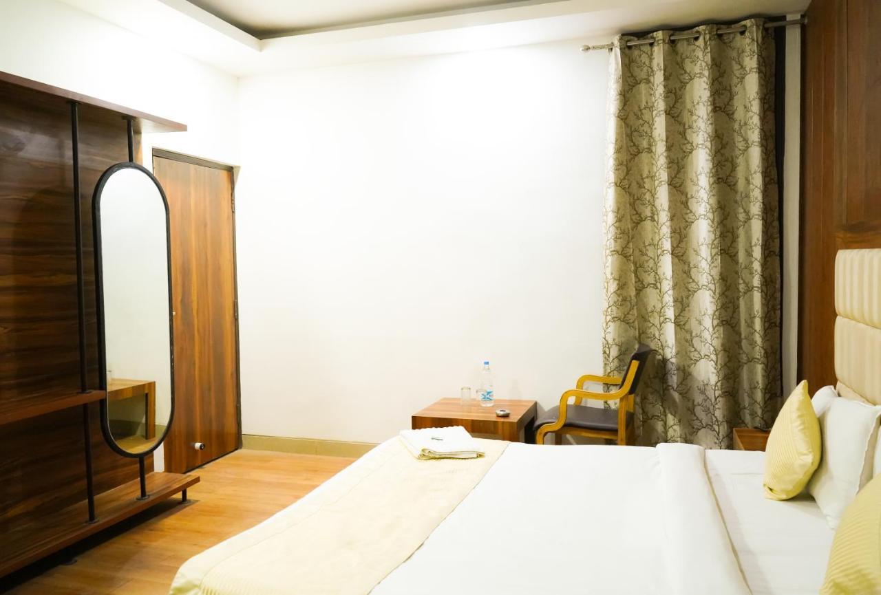 Roomshala 025 Rts Mahipalpur - Aerocity Hotel 3*