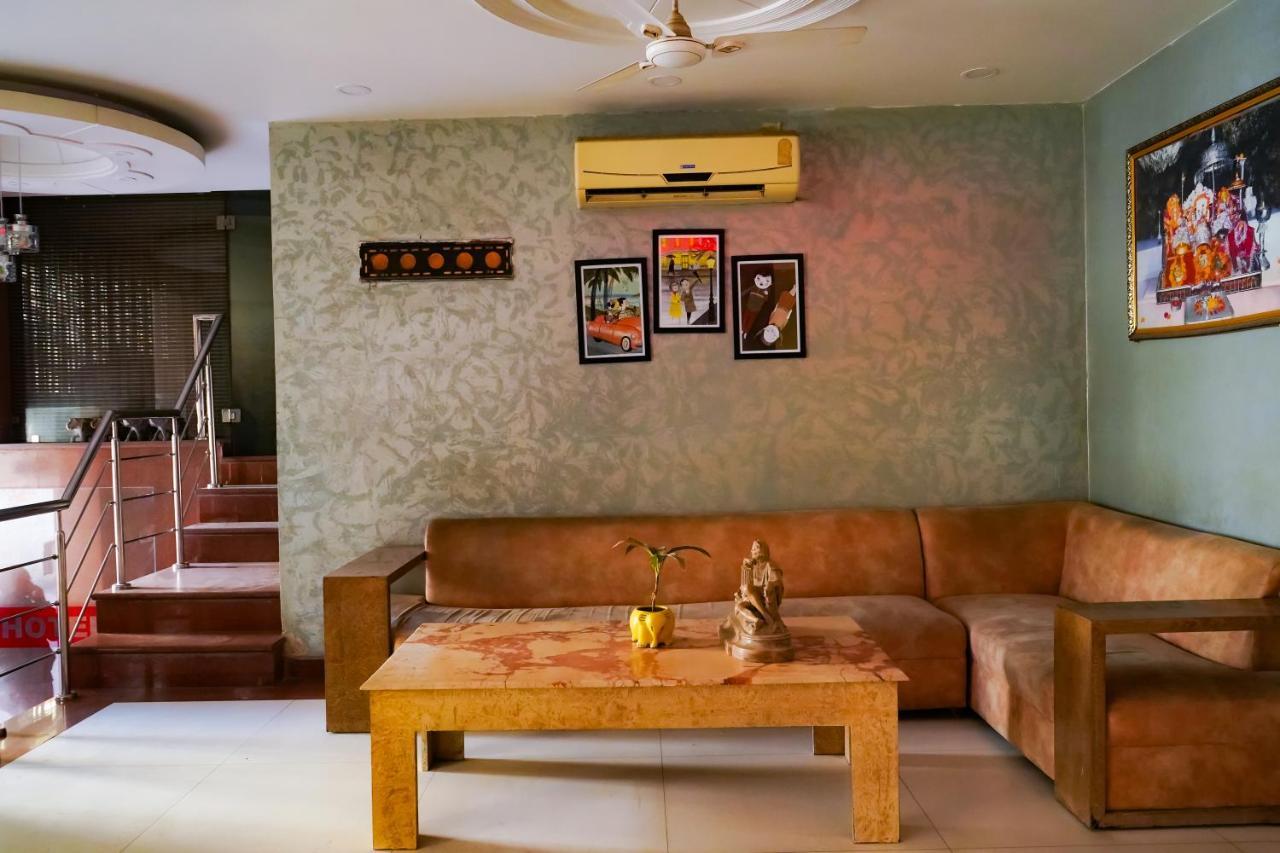 Roomshala 025 Rts Mahipalpur - Aerocity Hotel 3*