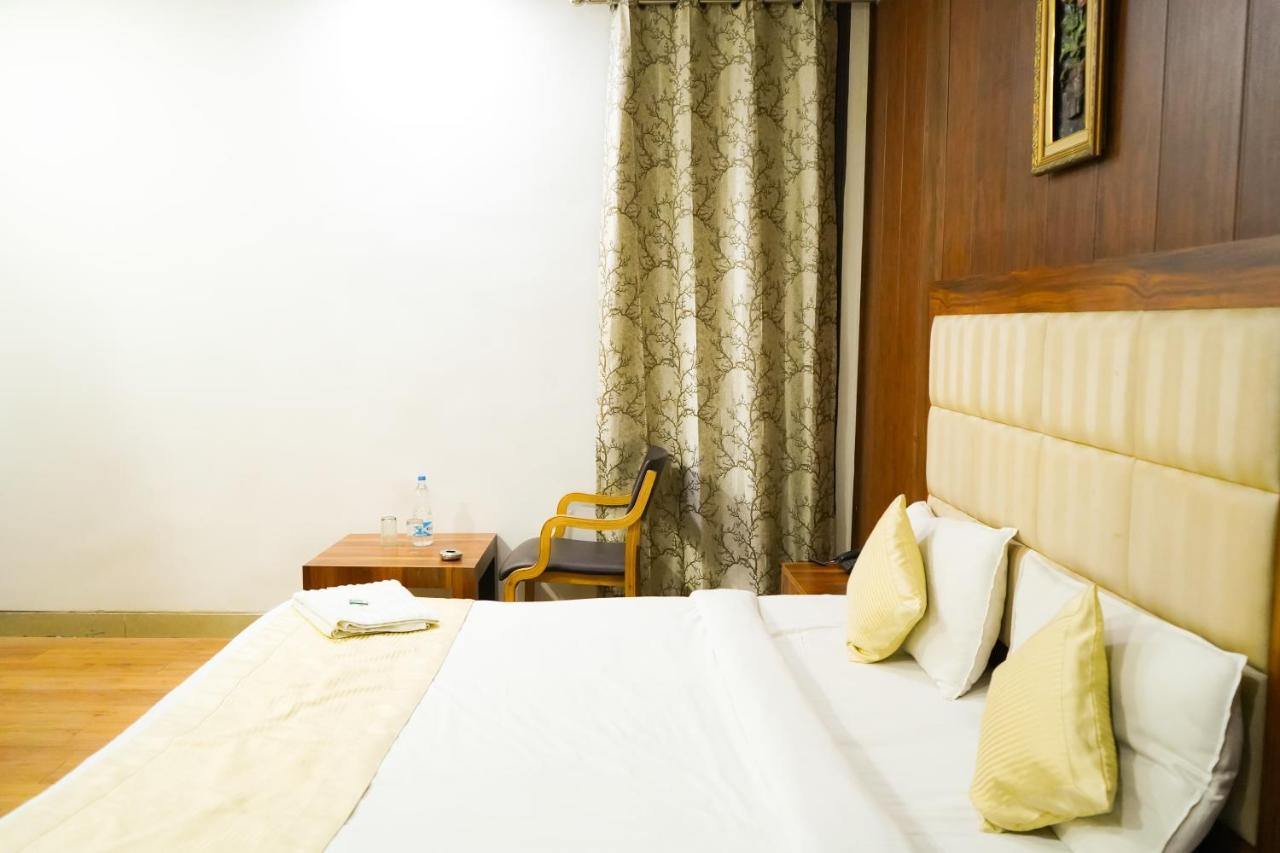 Hotel Roomshala 025 Rts Mahipalpur - Aerocity 3*