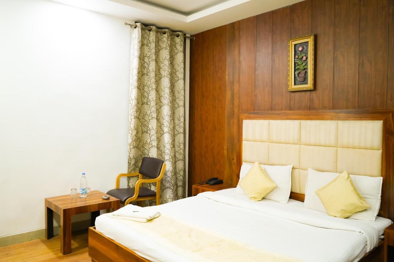 Roomshala 025 Rts Mahipalpur - Aerocity Hotel New Delhi